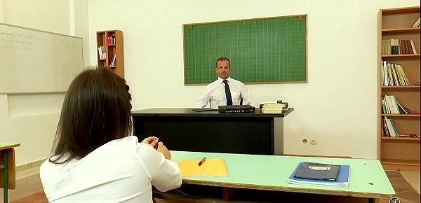  Seducing my mature teacher in detention (short version)